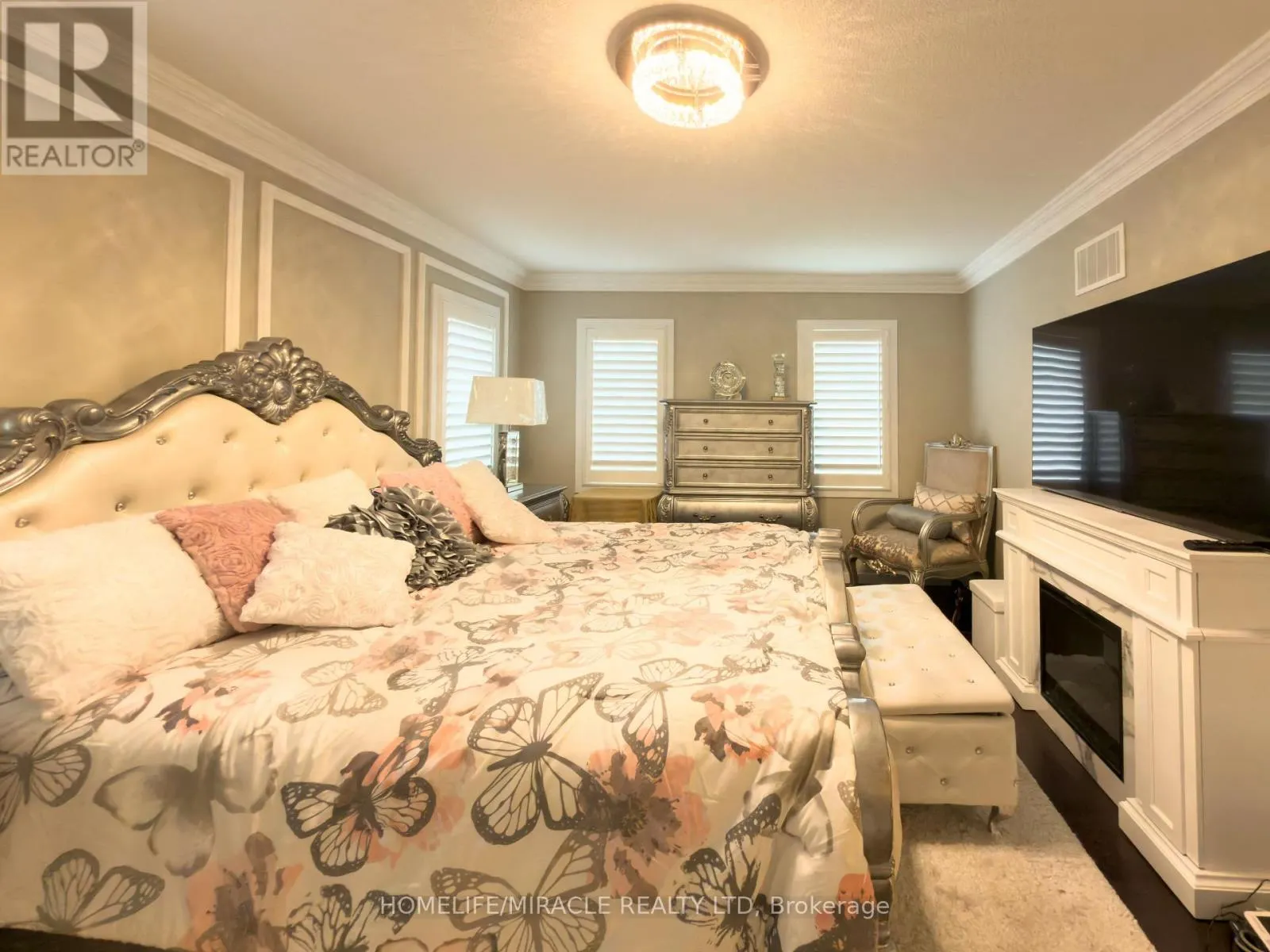 404 QUEEN MARY DRIVE