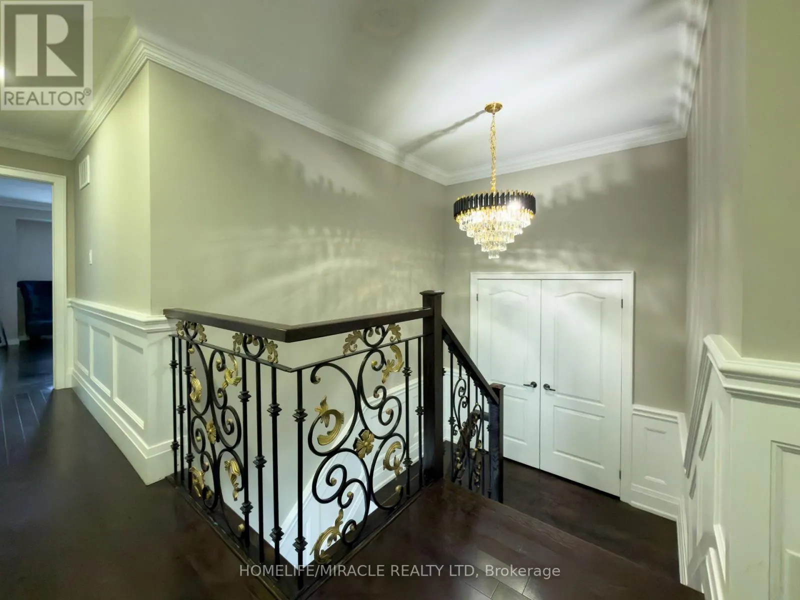 404 QUEEN MARY DRIVE