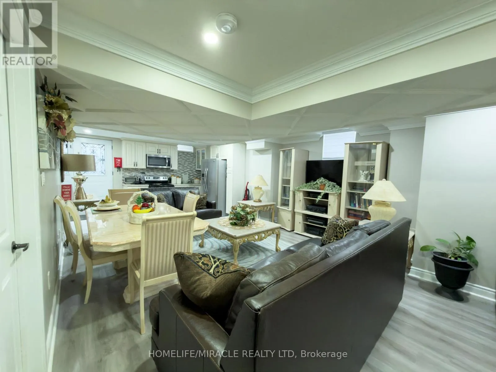 404 QUEEN MARY DRIVE