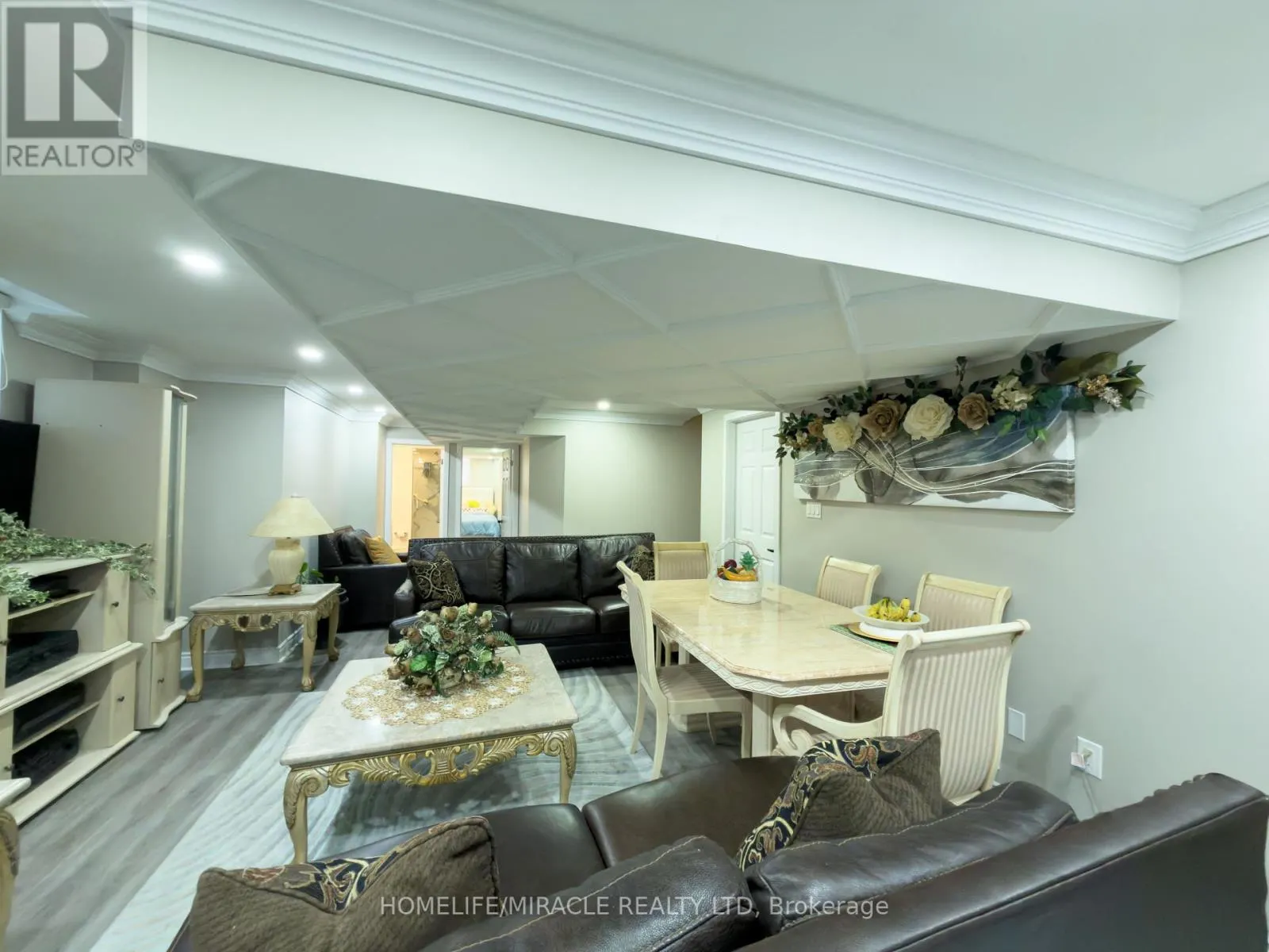 404 QUEEN MARY DRIVE
