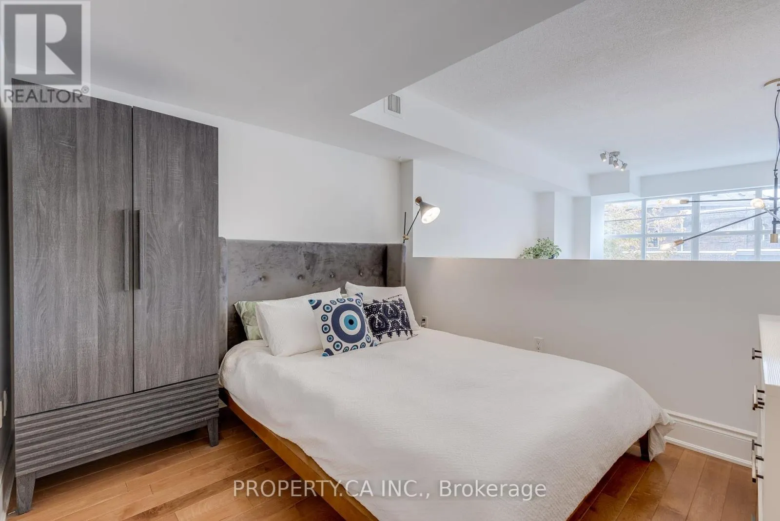 211 - 437 RONCESVALLES AVENUE