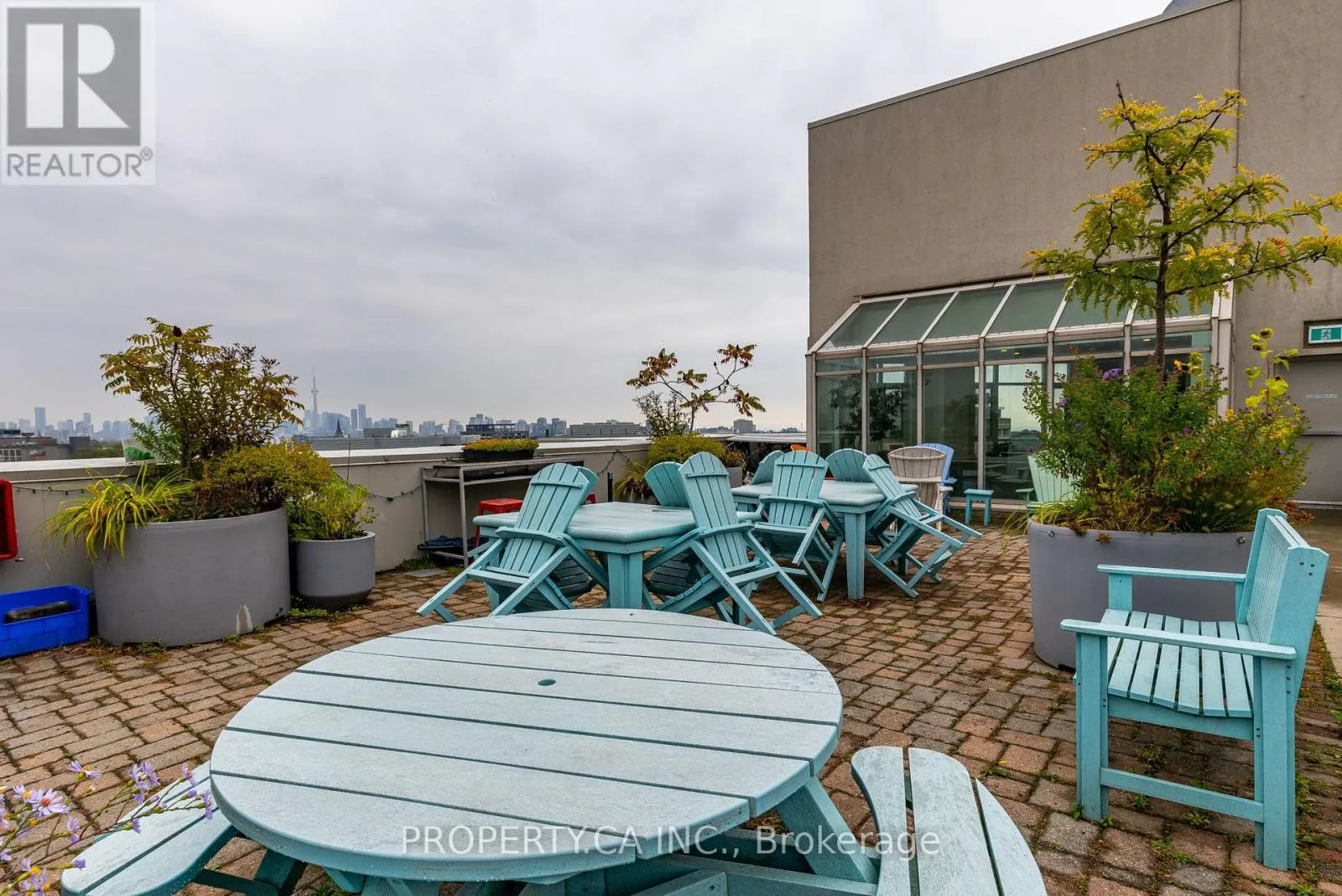 211 - 437 RONCESVALLES AVENUE