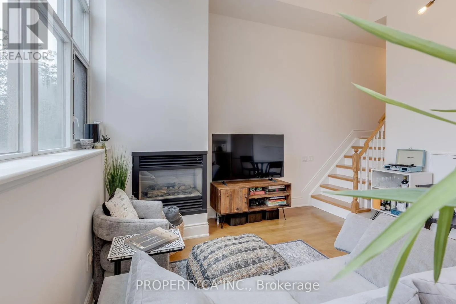 211 - 437 RONCESVALLES AVENUE