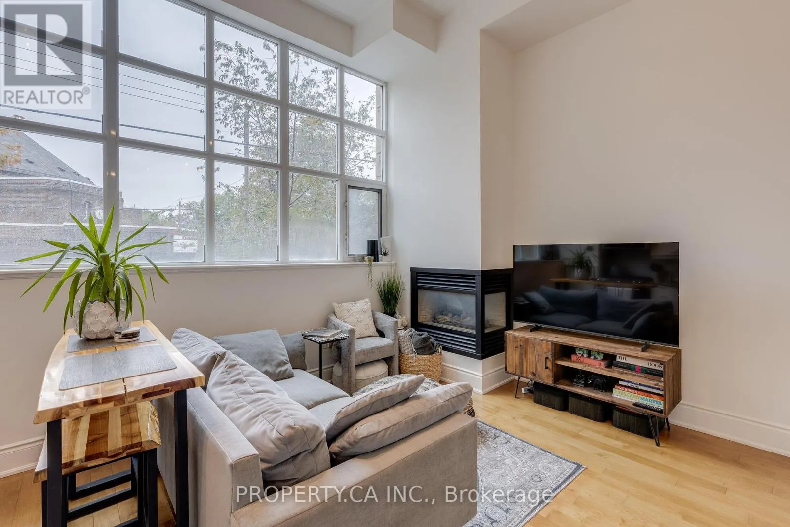 211 - 437 RONCESVALLES AVENUE