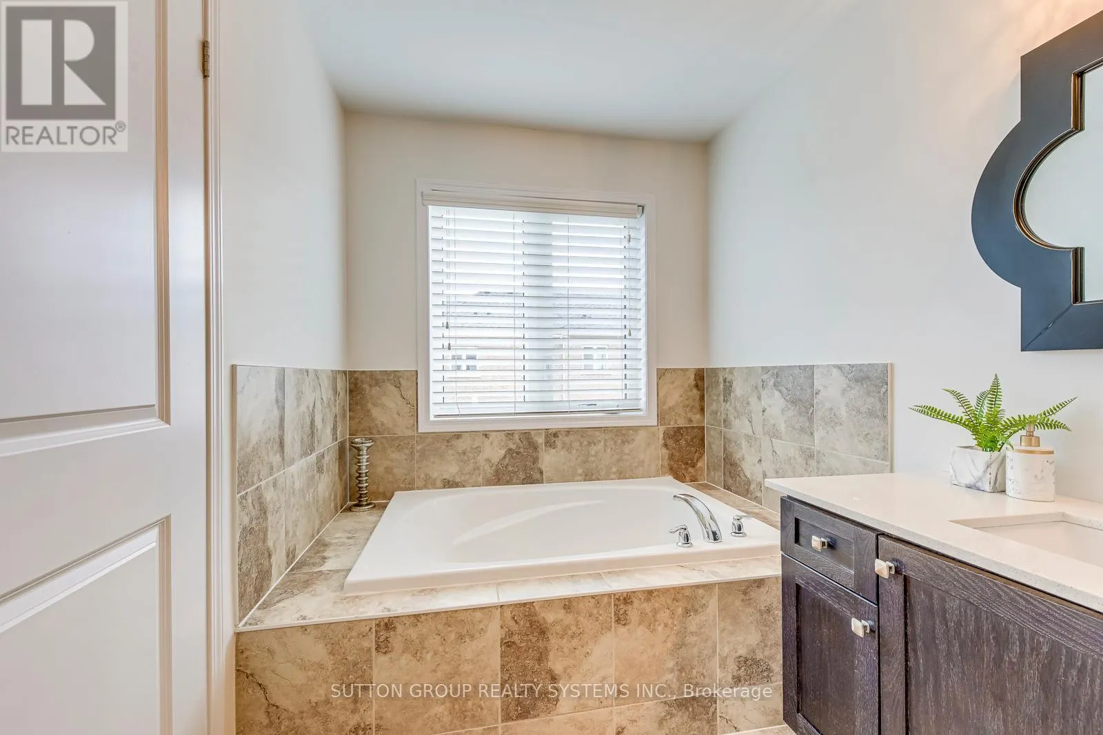 33 - 3002 PRESERVE DRIVE, UNIT 33 DRIVE