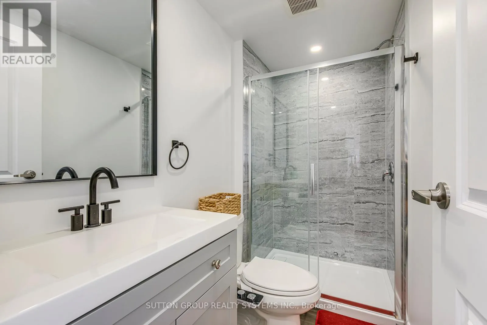 33 - 3002 PRESERVE DRIVE, UNIT 33 DRIVE