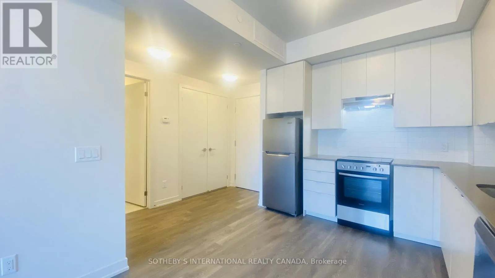216 - 62 SKY HARBOUR DRIVE