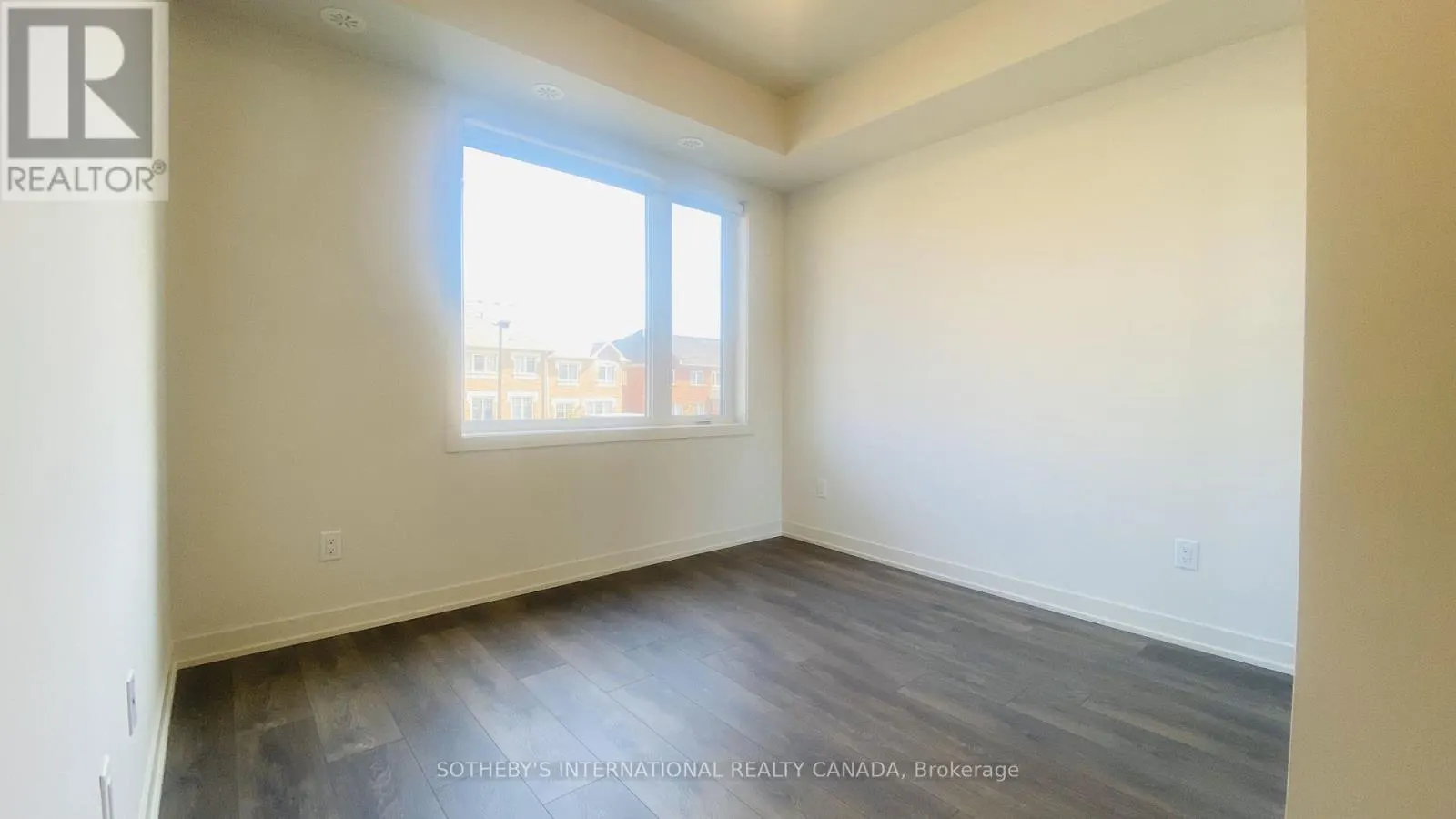 216 - 62 SKY HARBOUR DRIVE