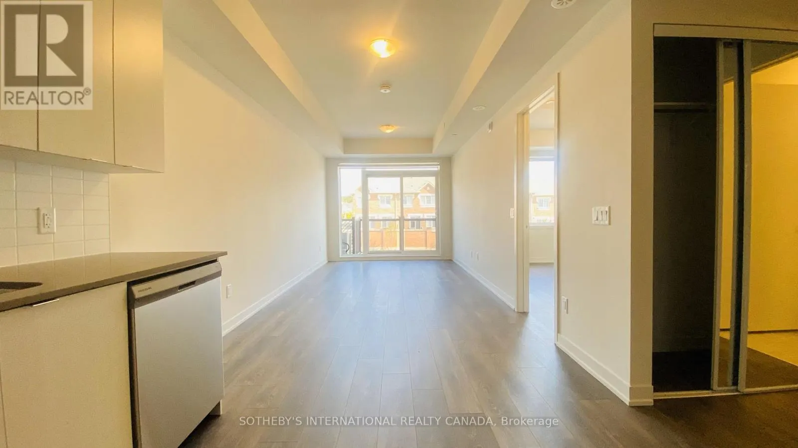 216 - 62 SKY HARBOUR DRIVE