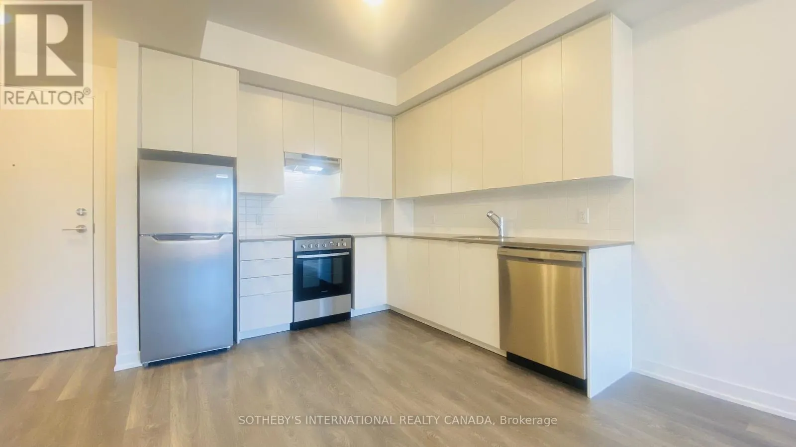 216 - 62 SKY HARBOUR DRIVE