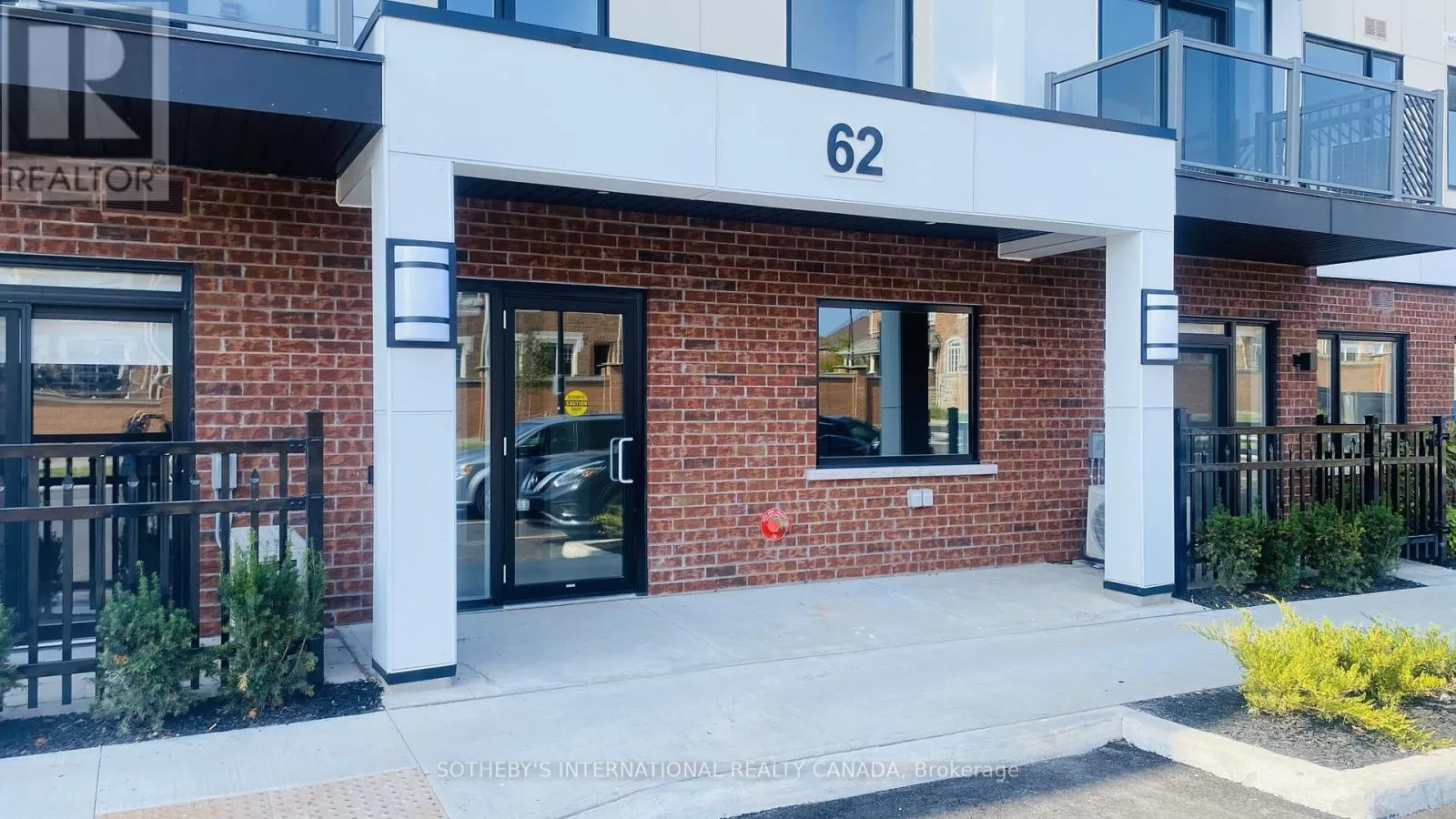 216 - 62 SKY HARBOUR DRIVE