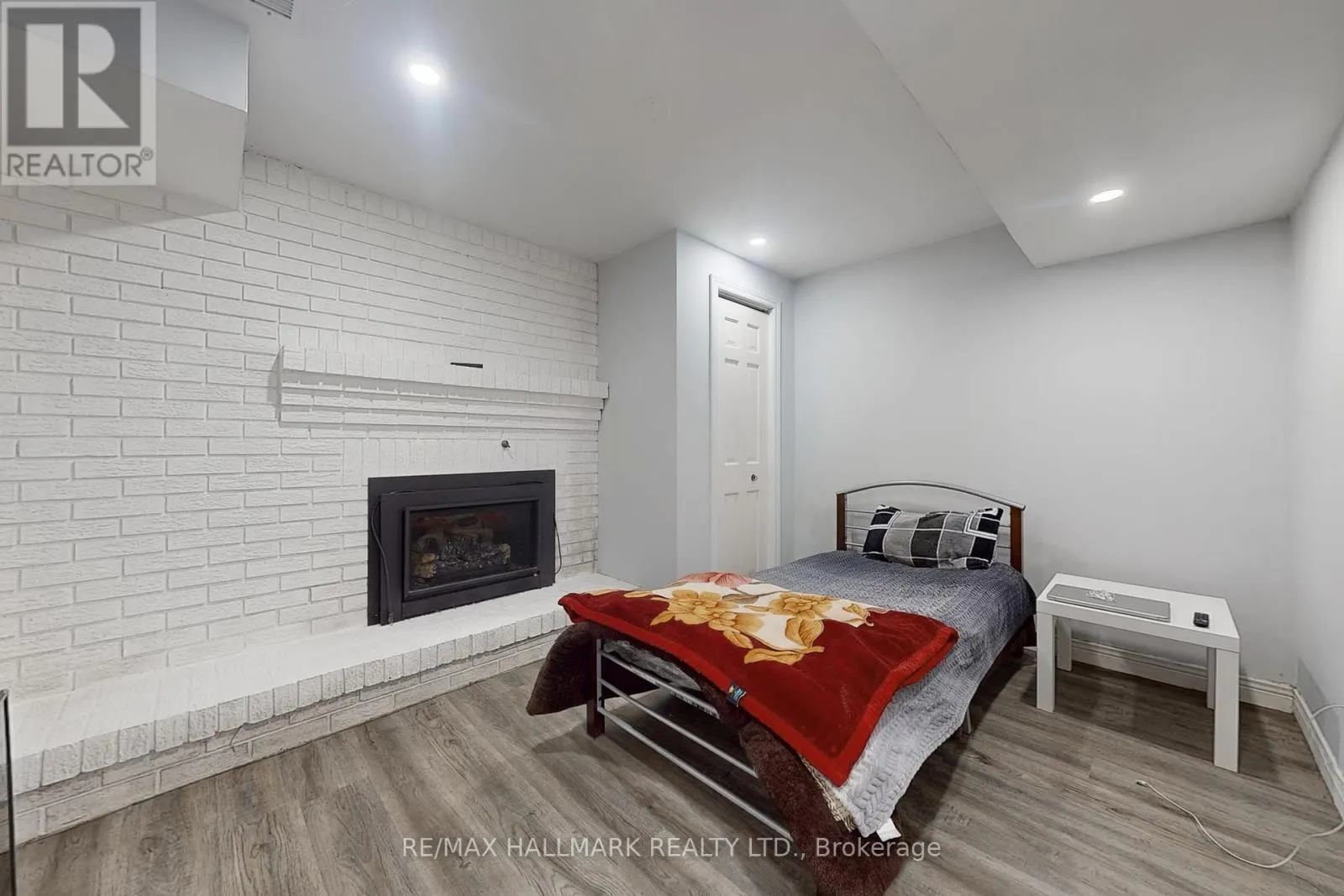 33 PARKSIDE DRIVE