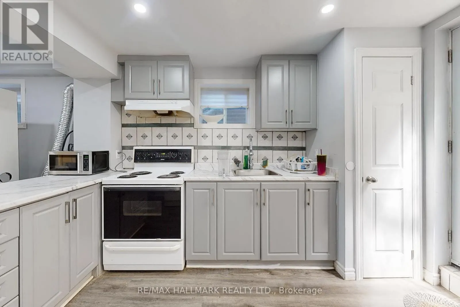 33 PARKSIDE DRIVE