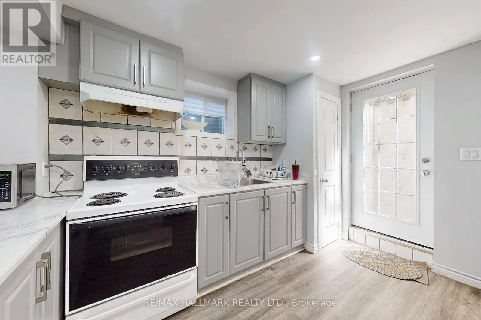 33 PARKSIDE DRIVE