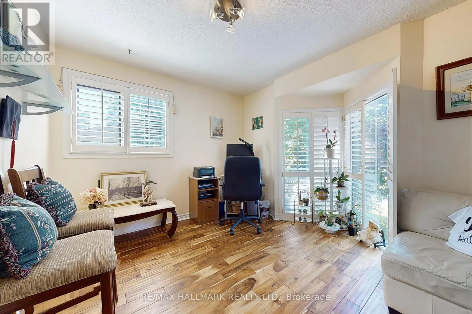 33 PARKSIDE DRIVE