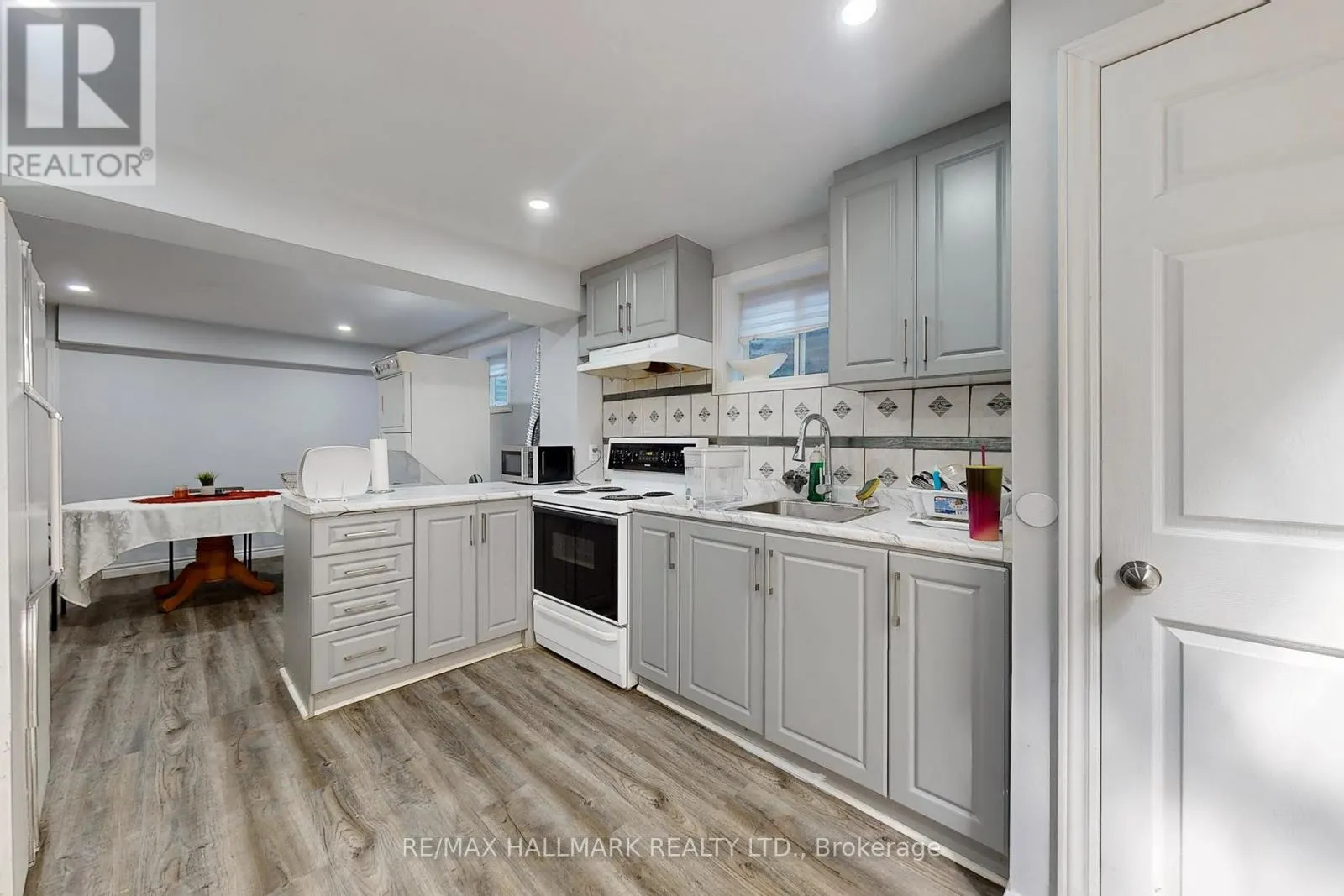 33 PARKSIDE DRIVE