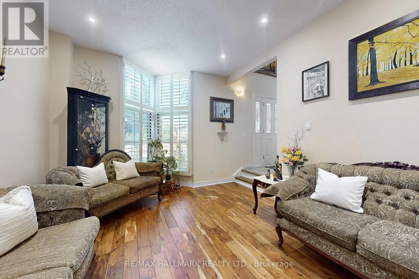 33 PARKSIDE DRIVE
