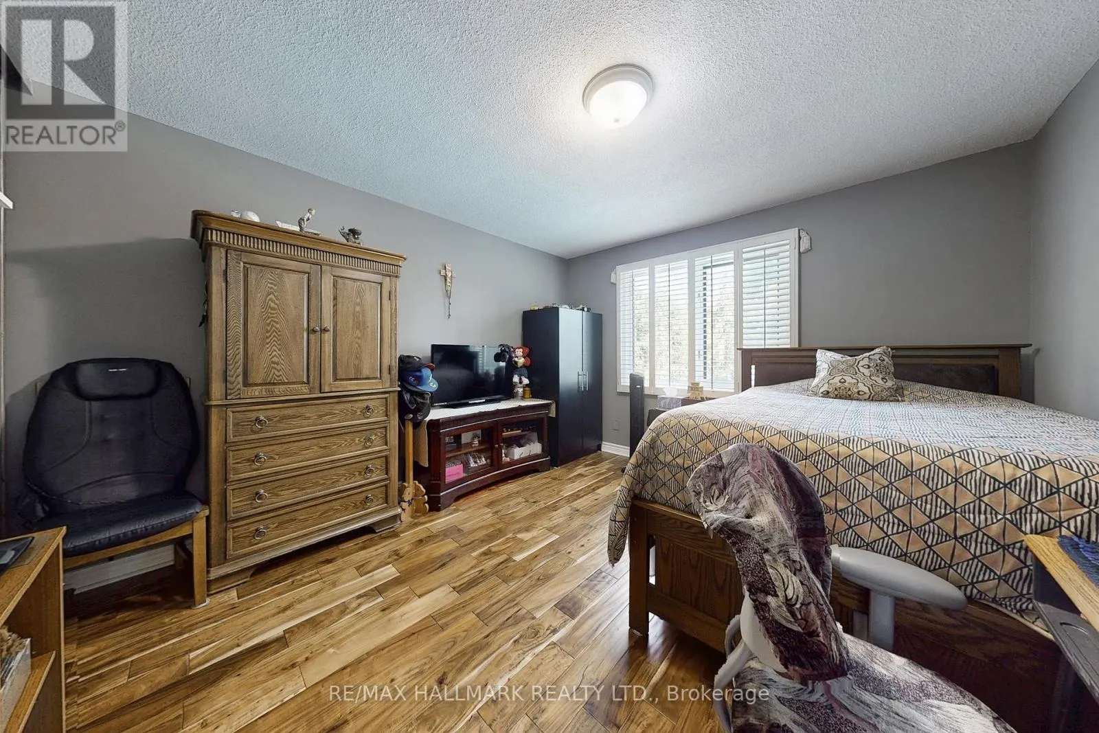 33 PARKSIDE DRIVE
