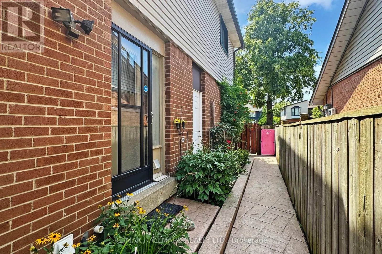 33 PARKSIDE DRIVE