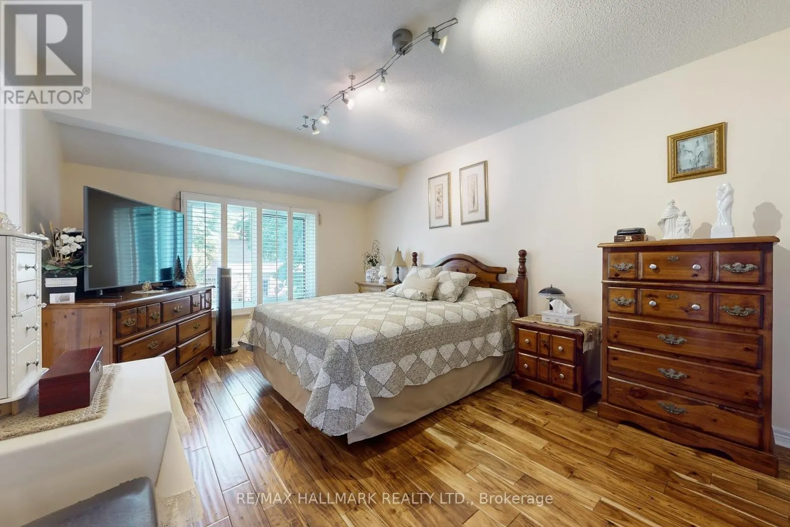 33 PARKSIDE DRIVE