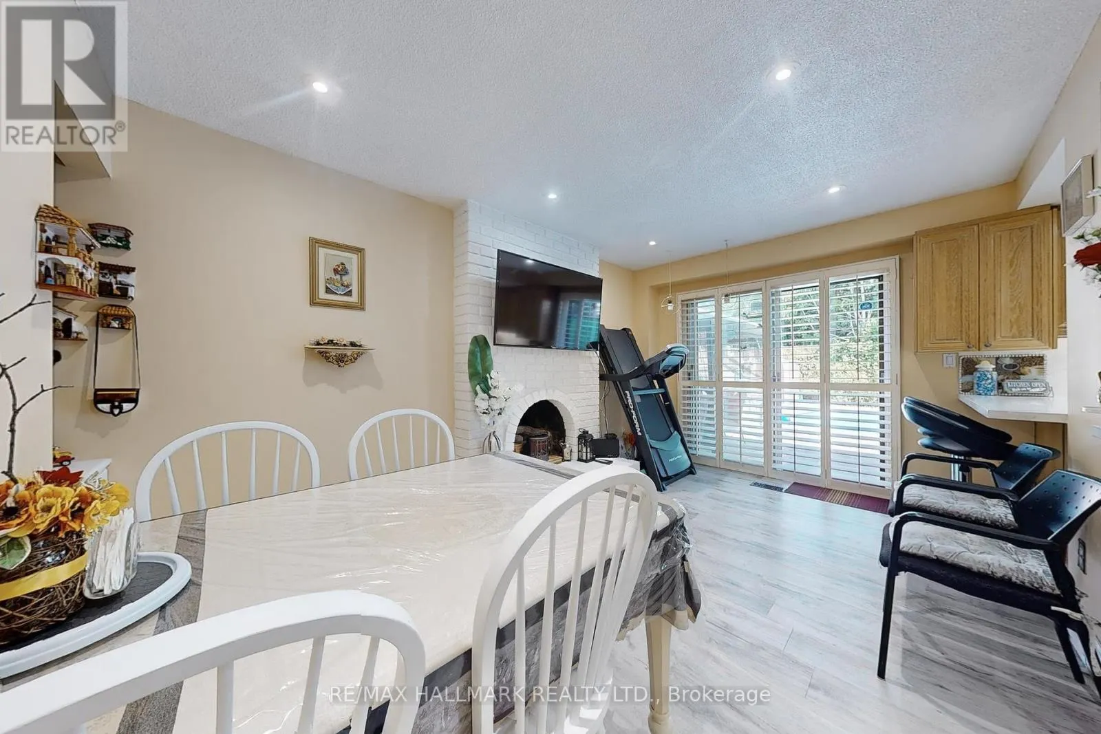 33 PARKSIDE DRIVE