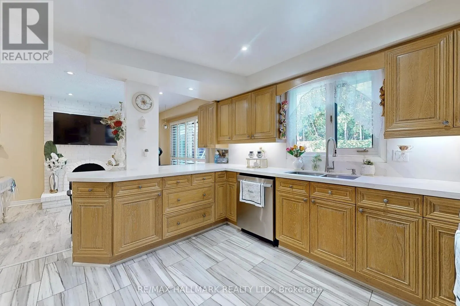33 PARKSIDE DRIVE