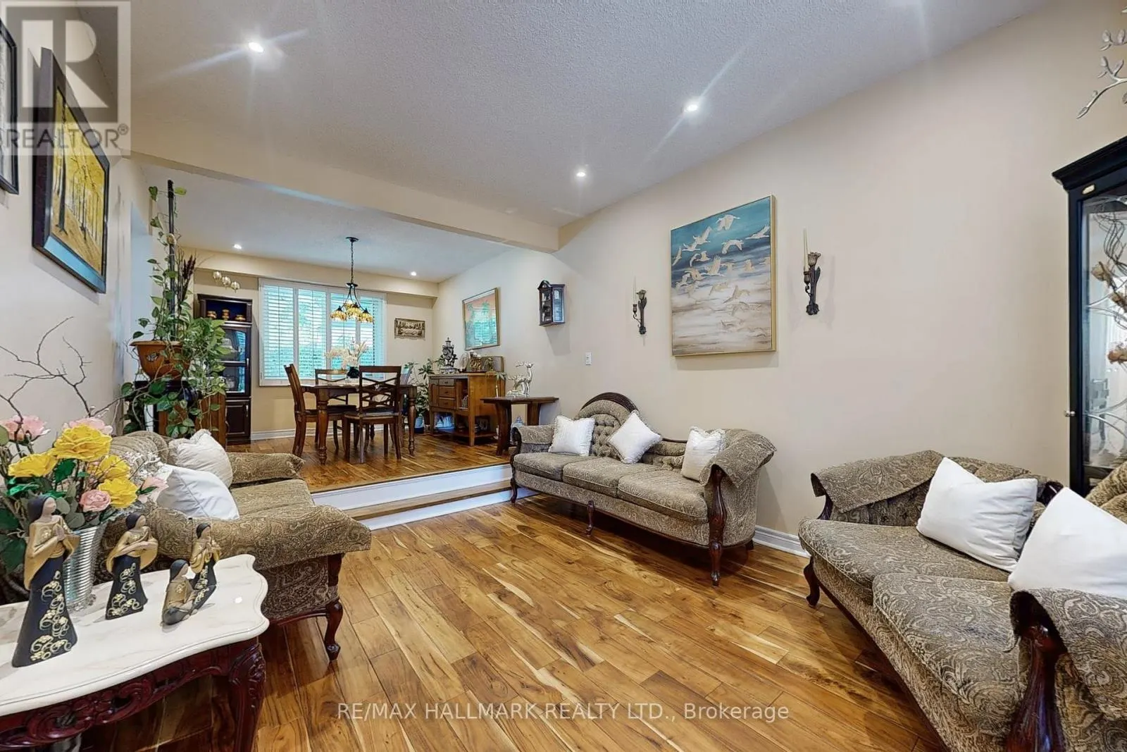 33 PARKSIDE DRIVE