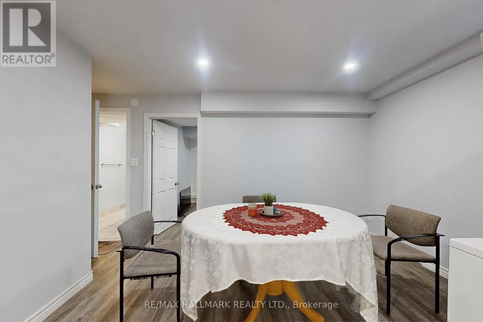 33 PARKSIDE DRIVE