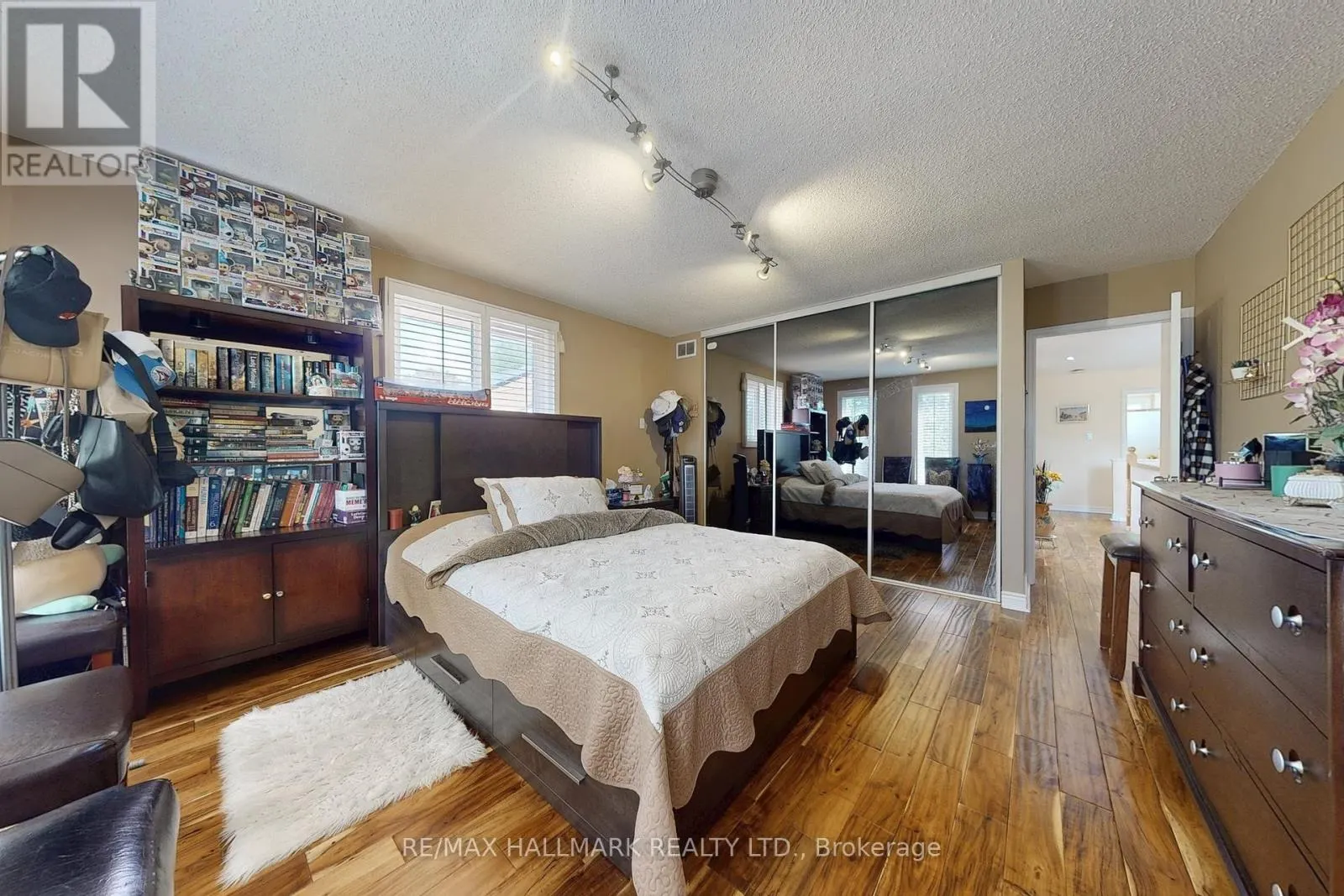 33 PARKSIDE DRIVE