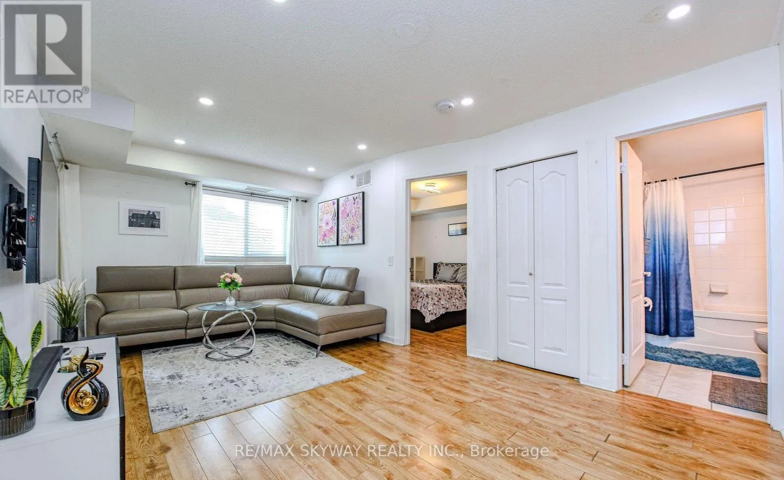 1403 - 8 DAYSPRING CIRCLE
