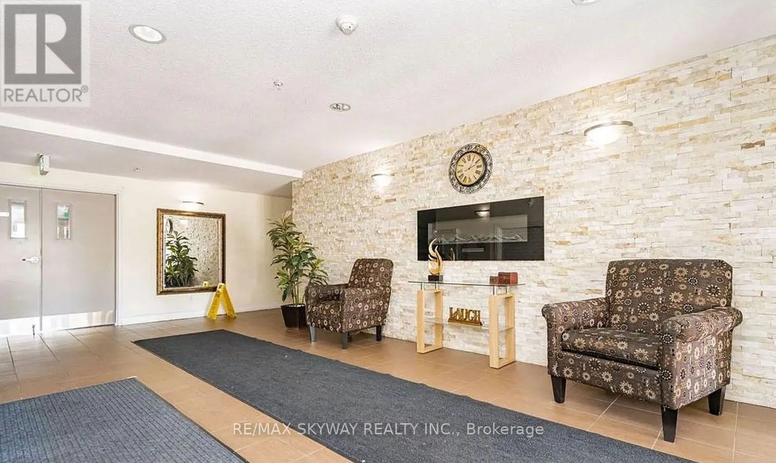 1403 - 8 DAYSPRING CIRCLE