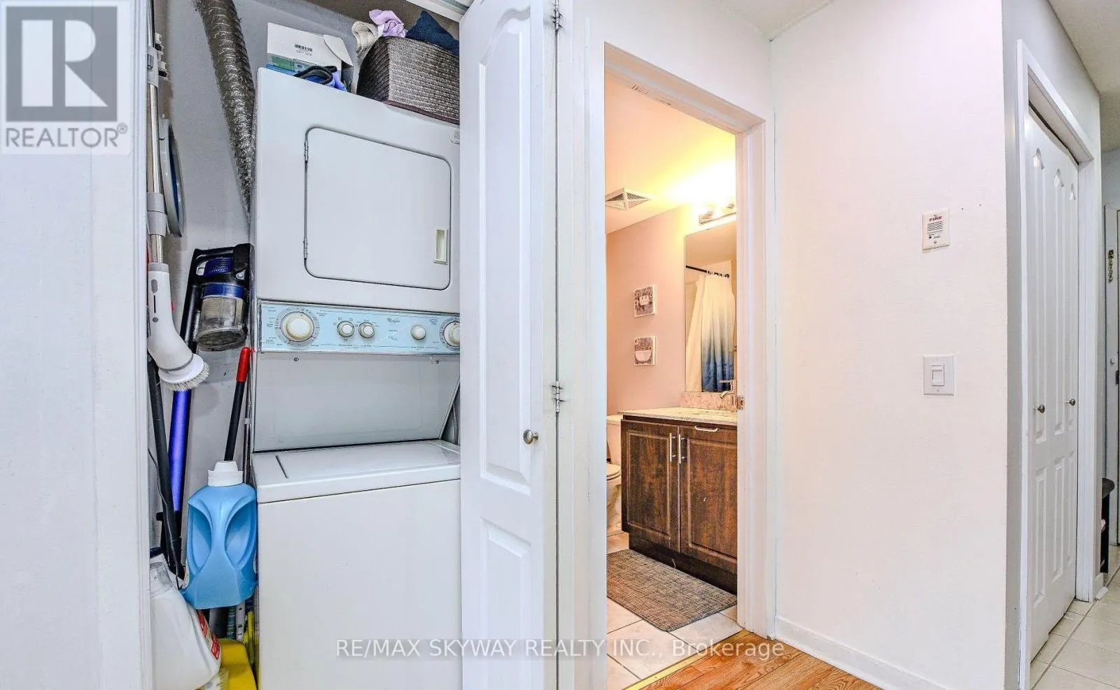 1403 - 8 DAYSPRING CIRCLE