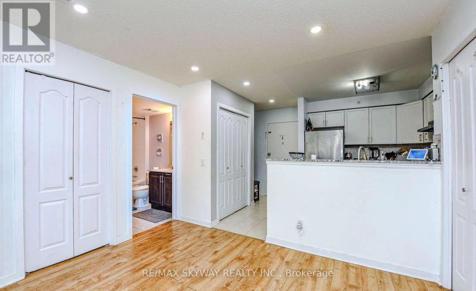 1403 - 8 DAYSPRING CIRCLE