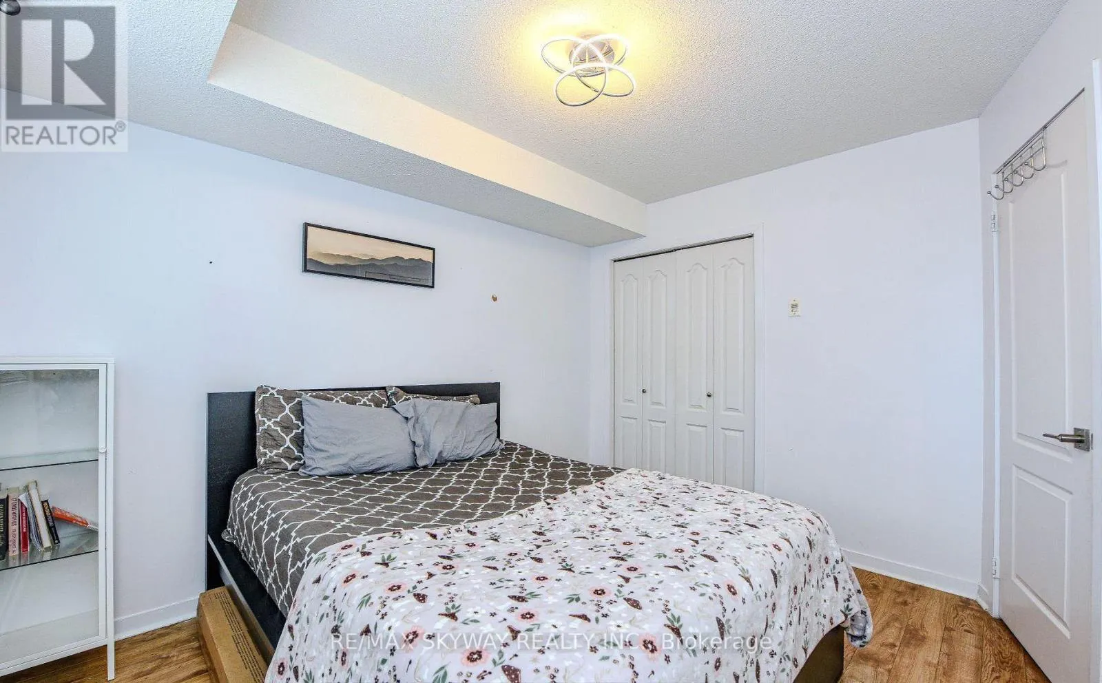 1403 - 8 DAYSPRING CIRCLE