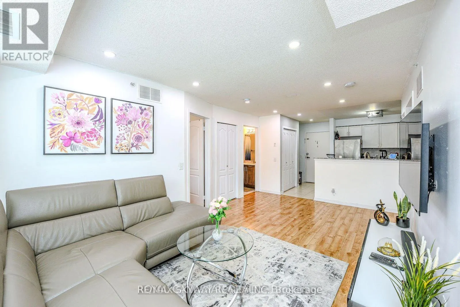 1403 - 8 DAYSPRING CIRCLE