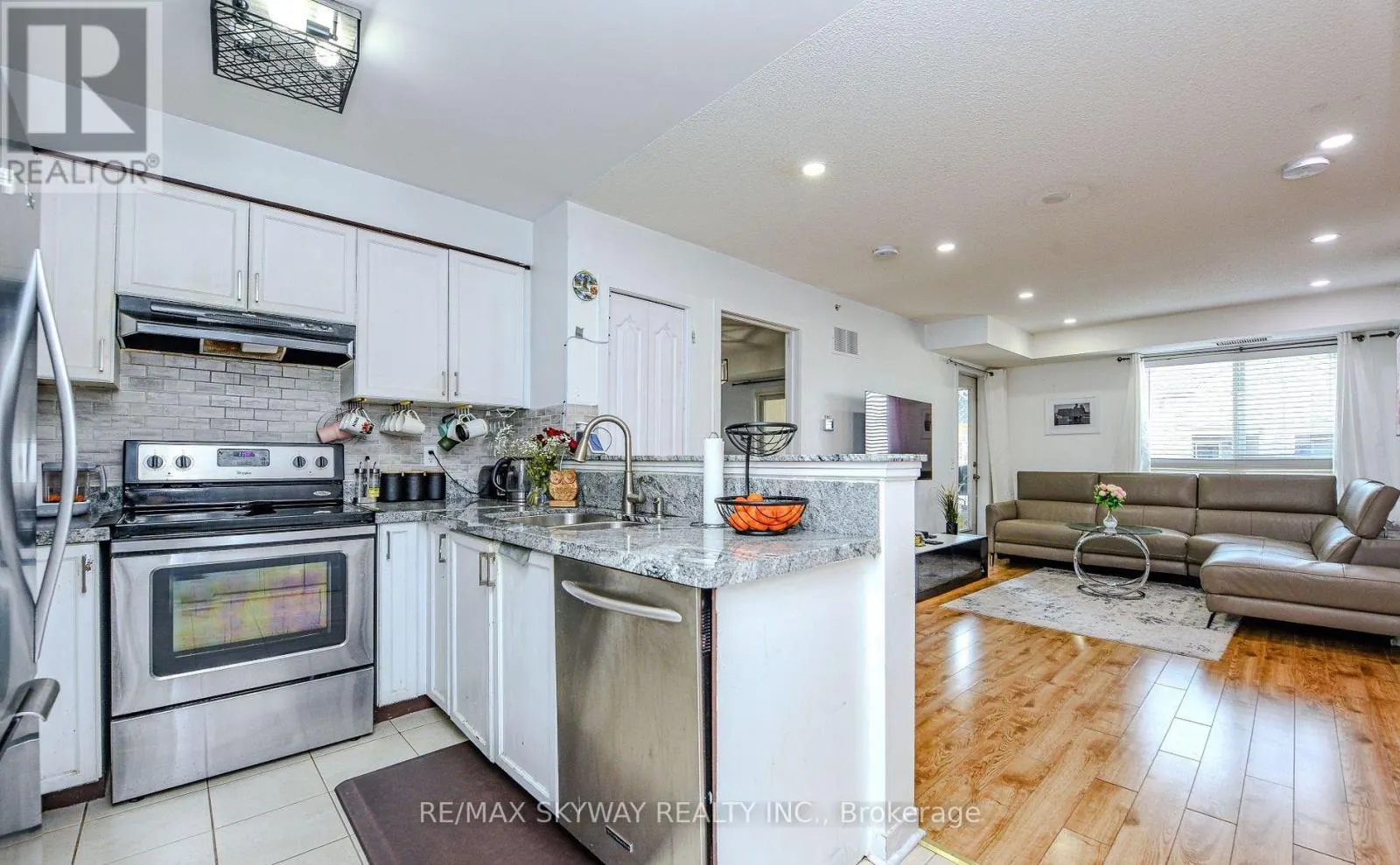 1403 - 8 DAYSPRING CIRCLE
