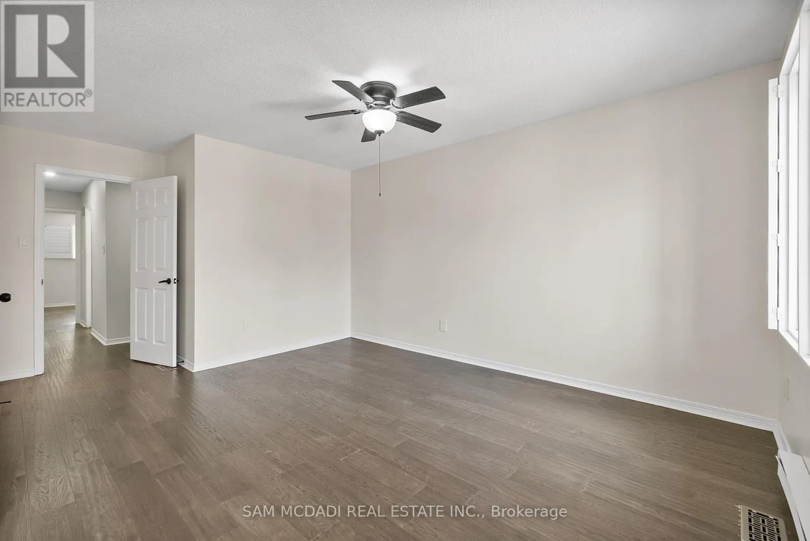 27 - 2006 GLENADA CRESCENT