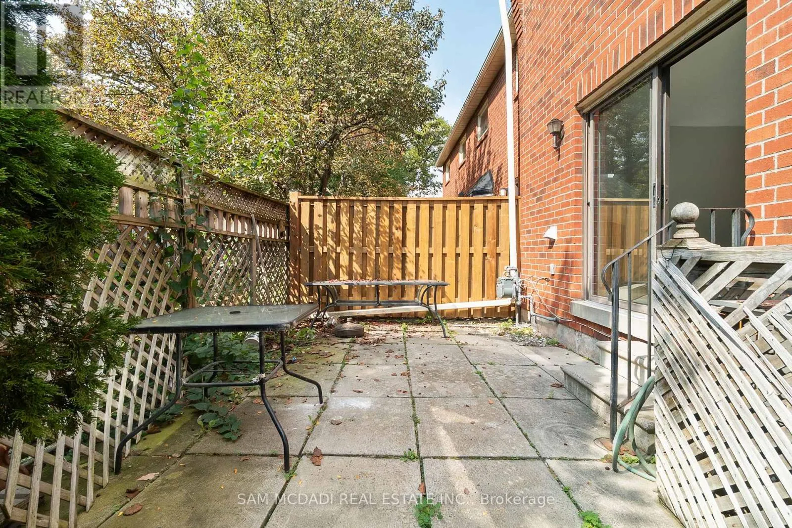 27 - 2006 GLENADA CRESCENT