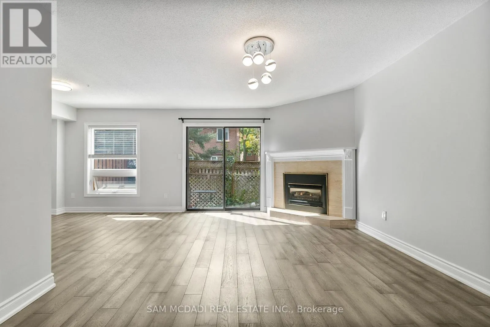 27 - 2006 GLENADA CRESCENT