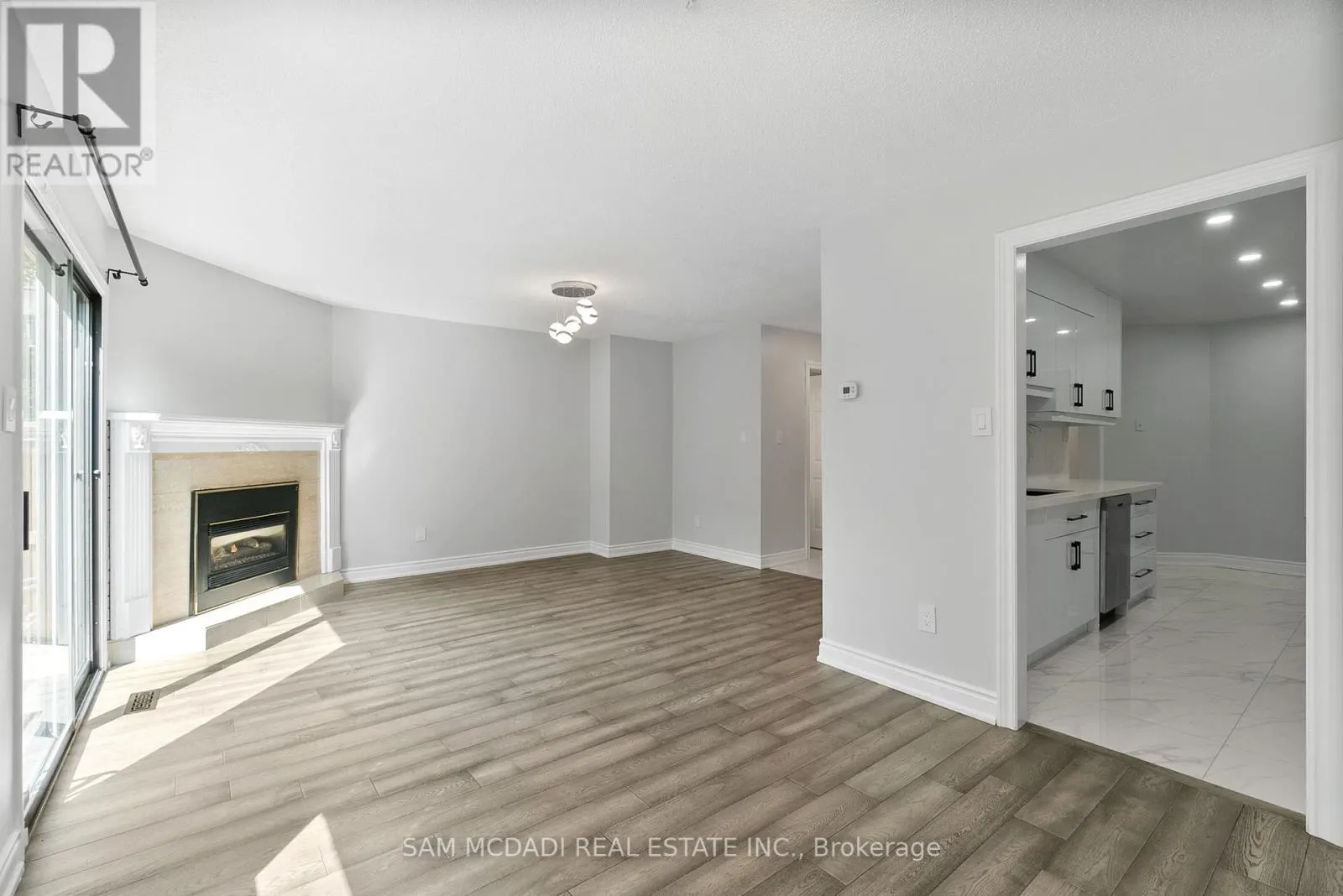 27 - 2006 GLENADA CRESCENT