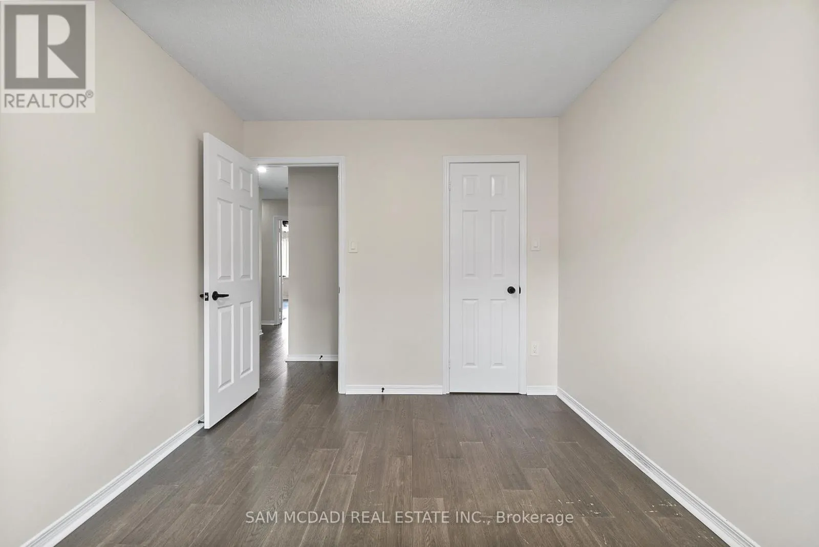 27 - 2006 GLENADA CRESCENT
