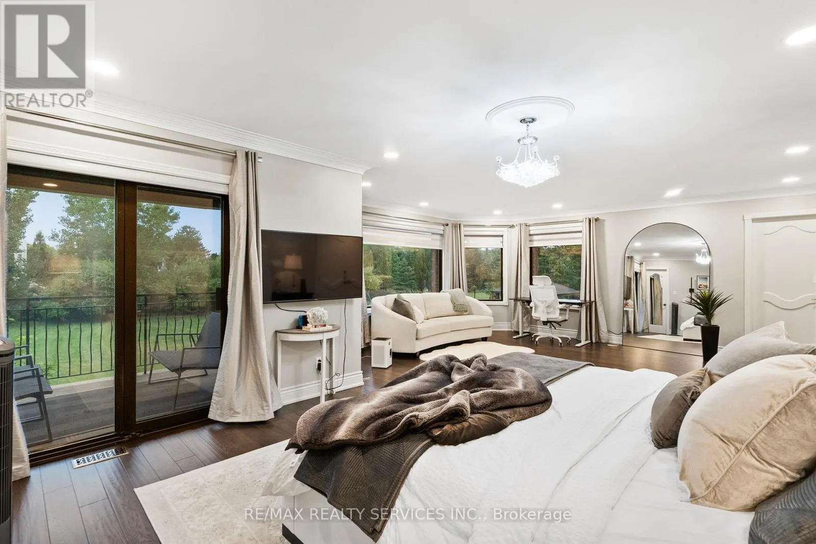 8 EVERGREEN AVENUE