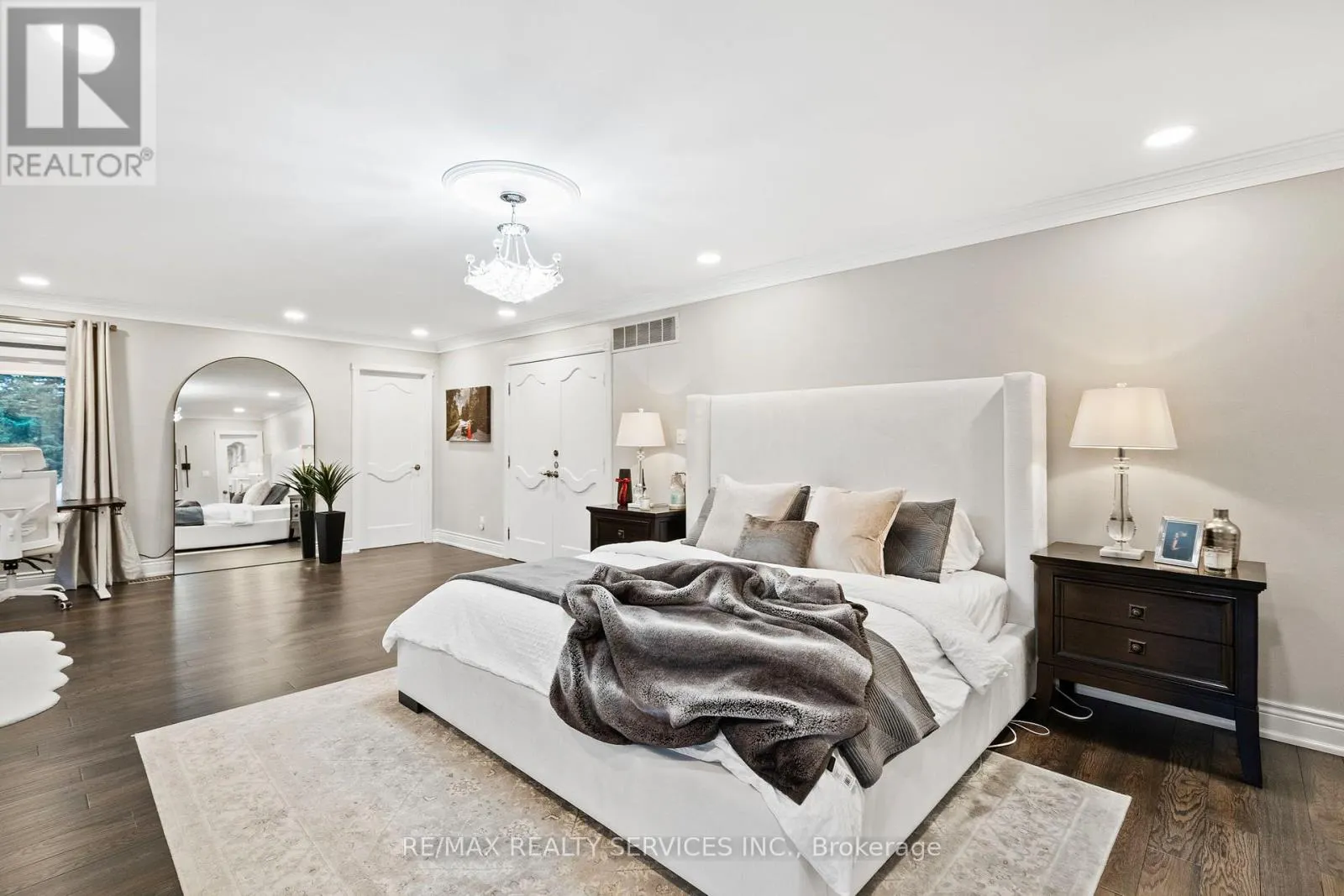 8 EVERGREEN AVENUE