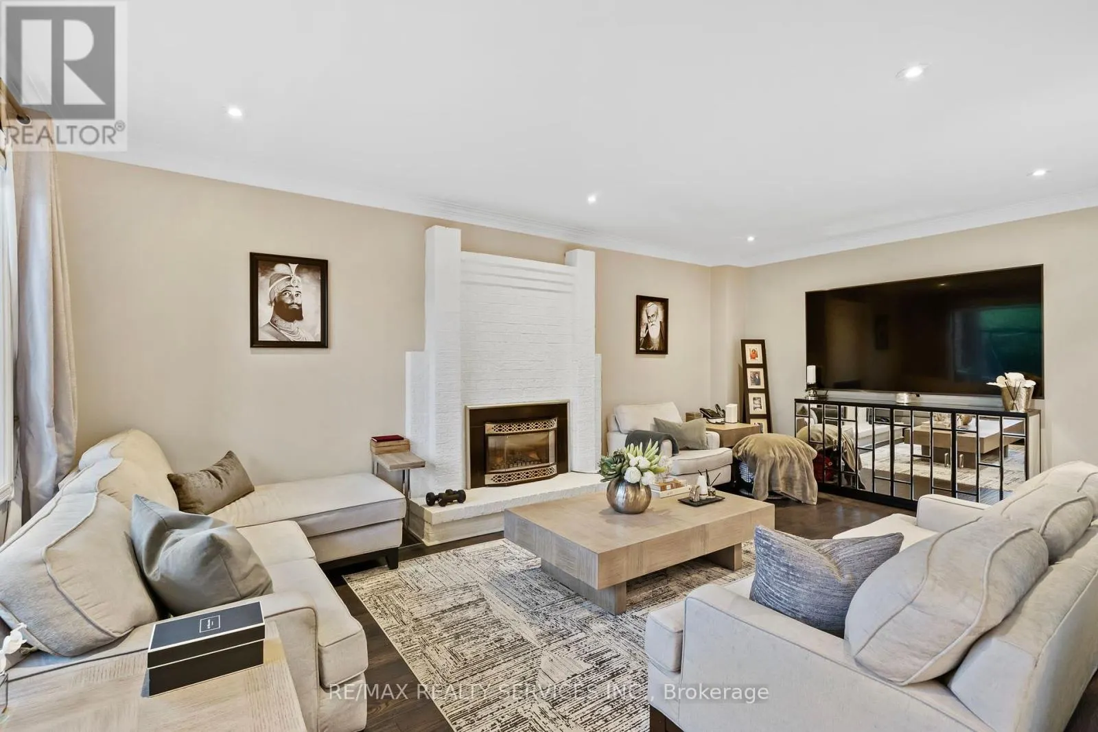 8 EVERGREEN AVENUE