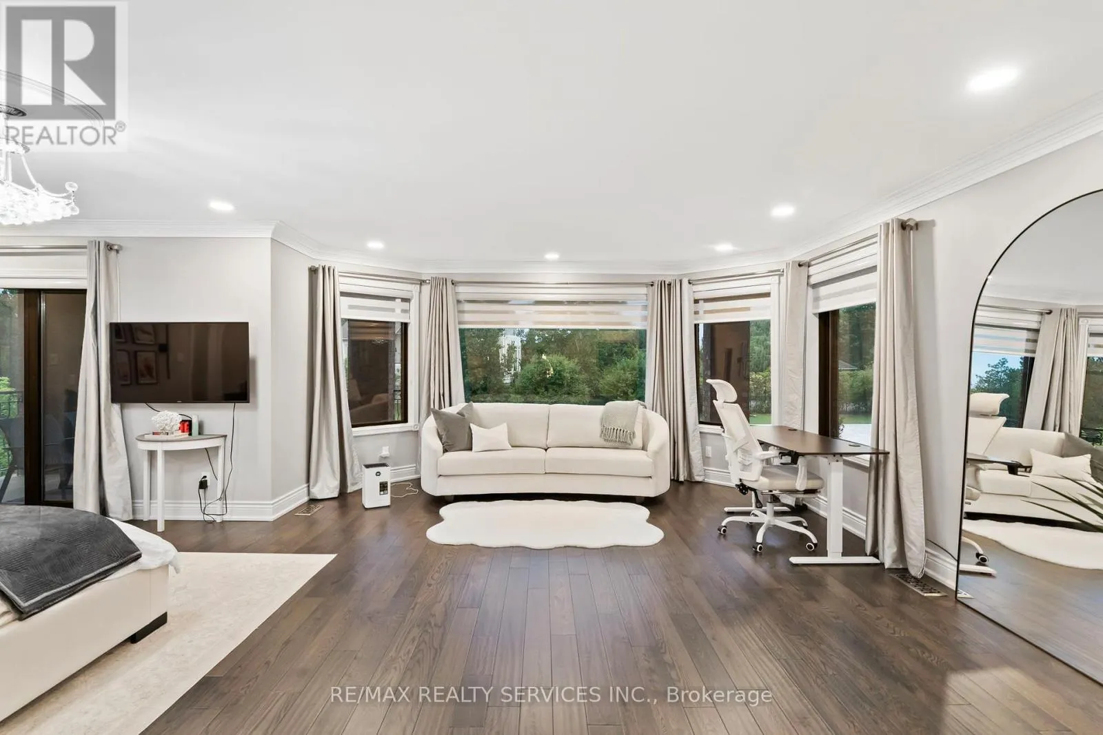 8 EVERGREEN AVENUE