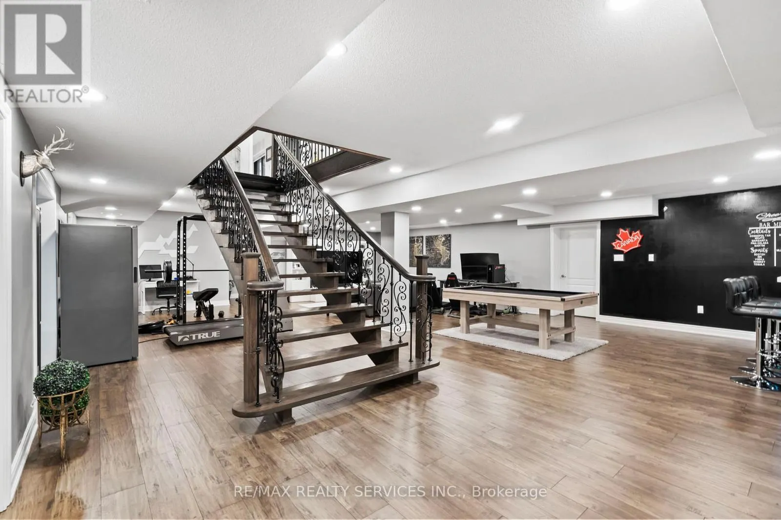 8 EVERGREEN AVENUE