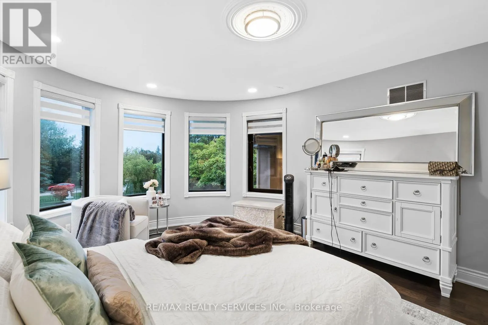 8 EVERGREEN AVENUE