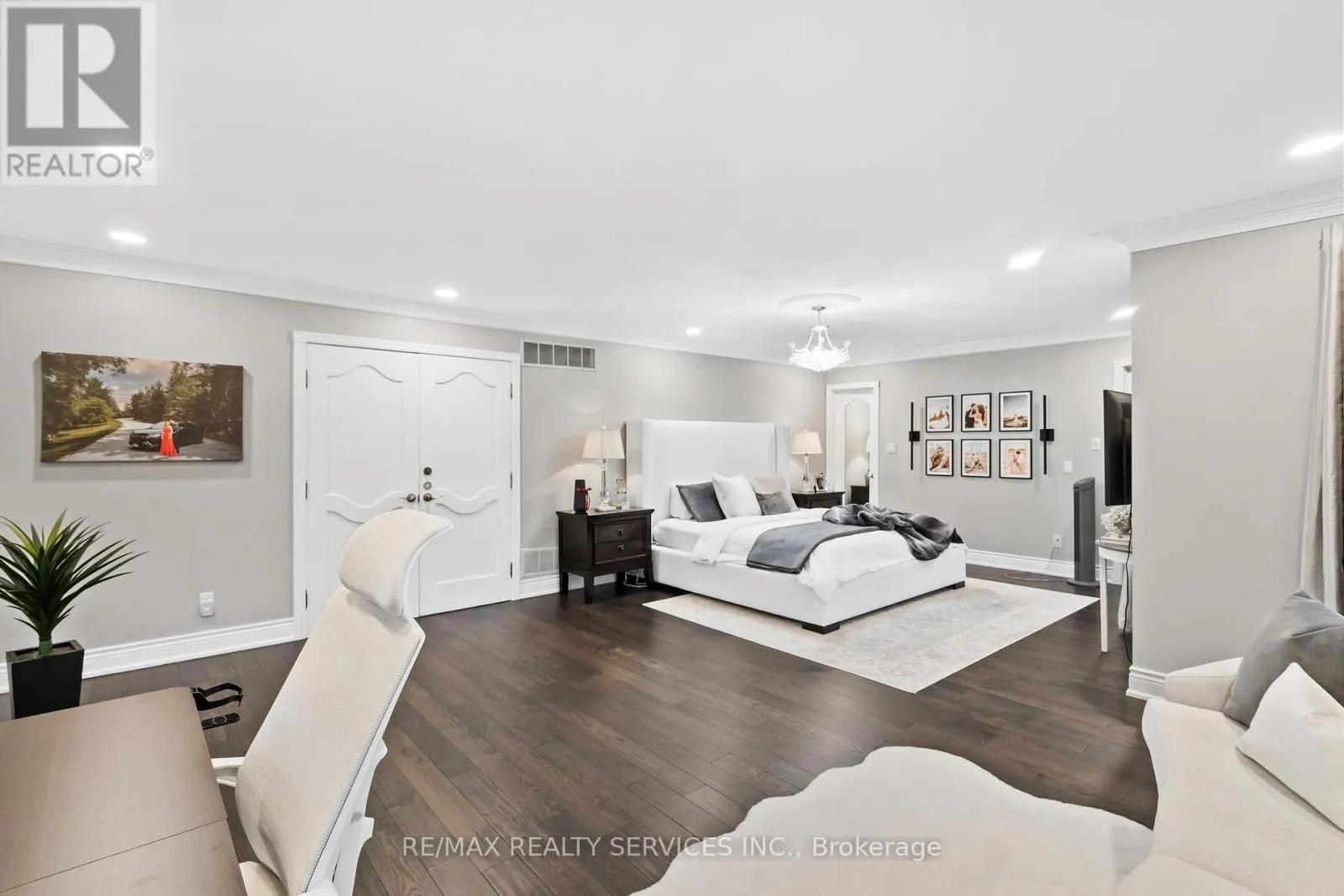 8 EVERGREEN AVENUE
