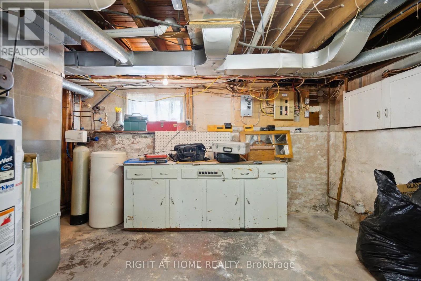 51 FREDERICK STREET S