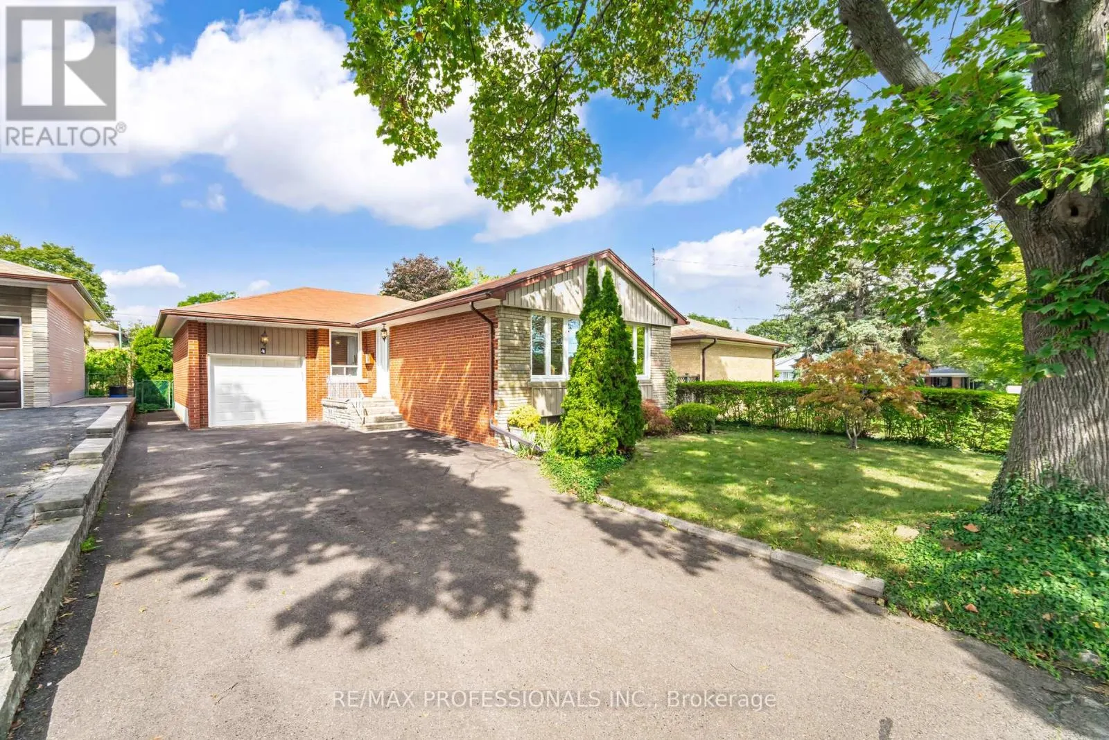 4 LETHBRIDGE AVENUE